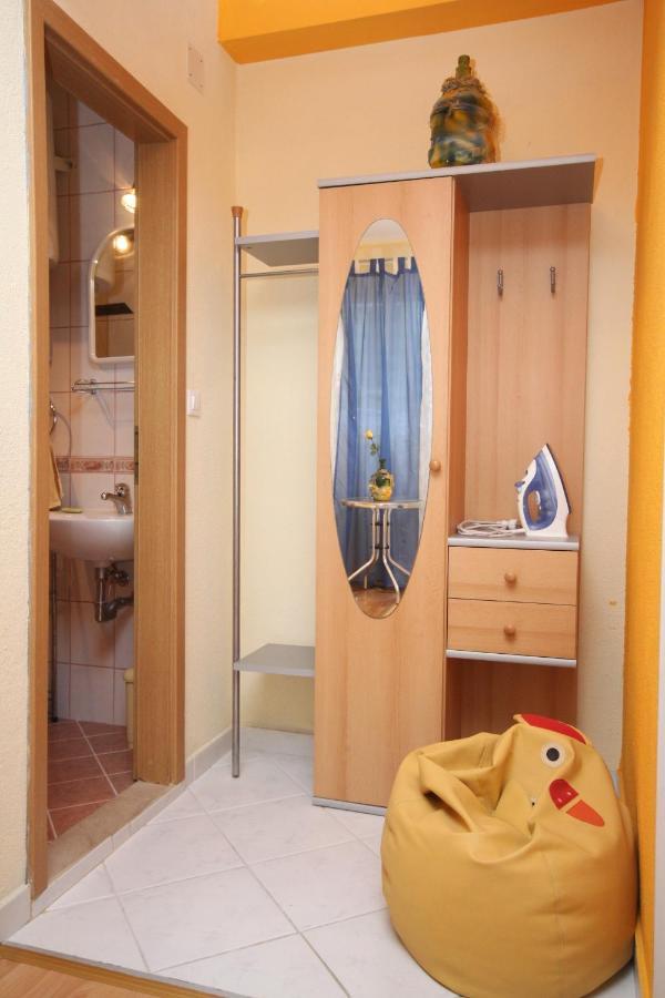 Apartments by the sea Podgora, Makarska - 6713 Bagian luar foto